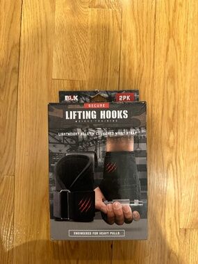 NWT BLK lifting hooks